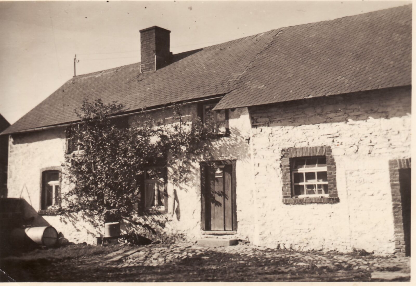 Die Aufnahme aus den frühen 1940er Jahren zeigt das obere Haus Keschtjes alias Trantes.